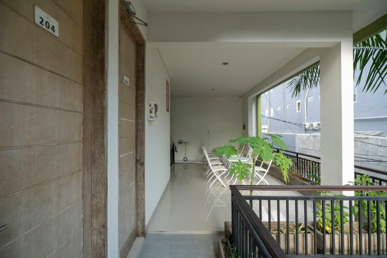 Oyo 697 Olivia Inn Denpasar Legian Exterior foto