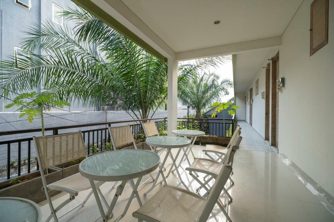 Oyo 697 Olivia Inn Denpasar Legian Exterior foto